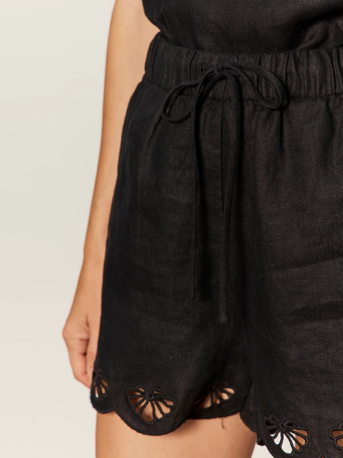Almost There Linen Shorts Black - Image 4