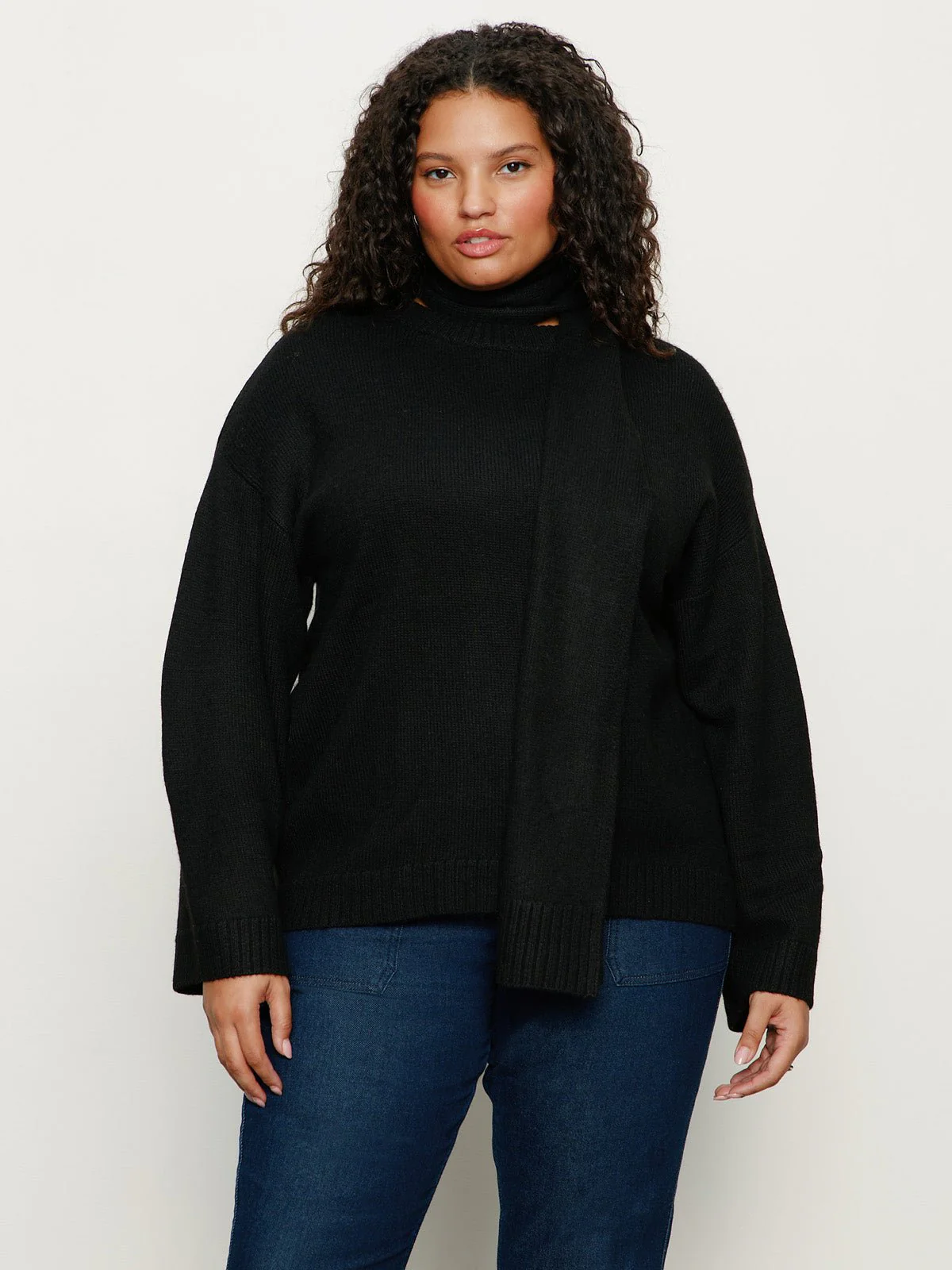 Go-To Sweater Black Extended Sizing - Image 4