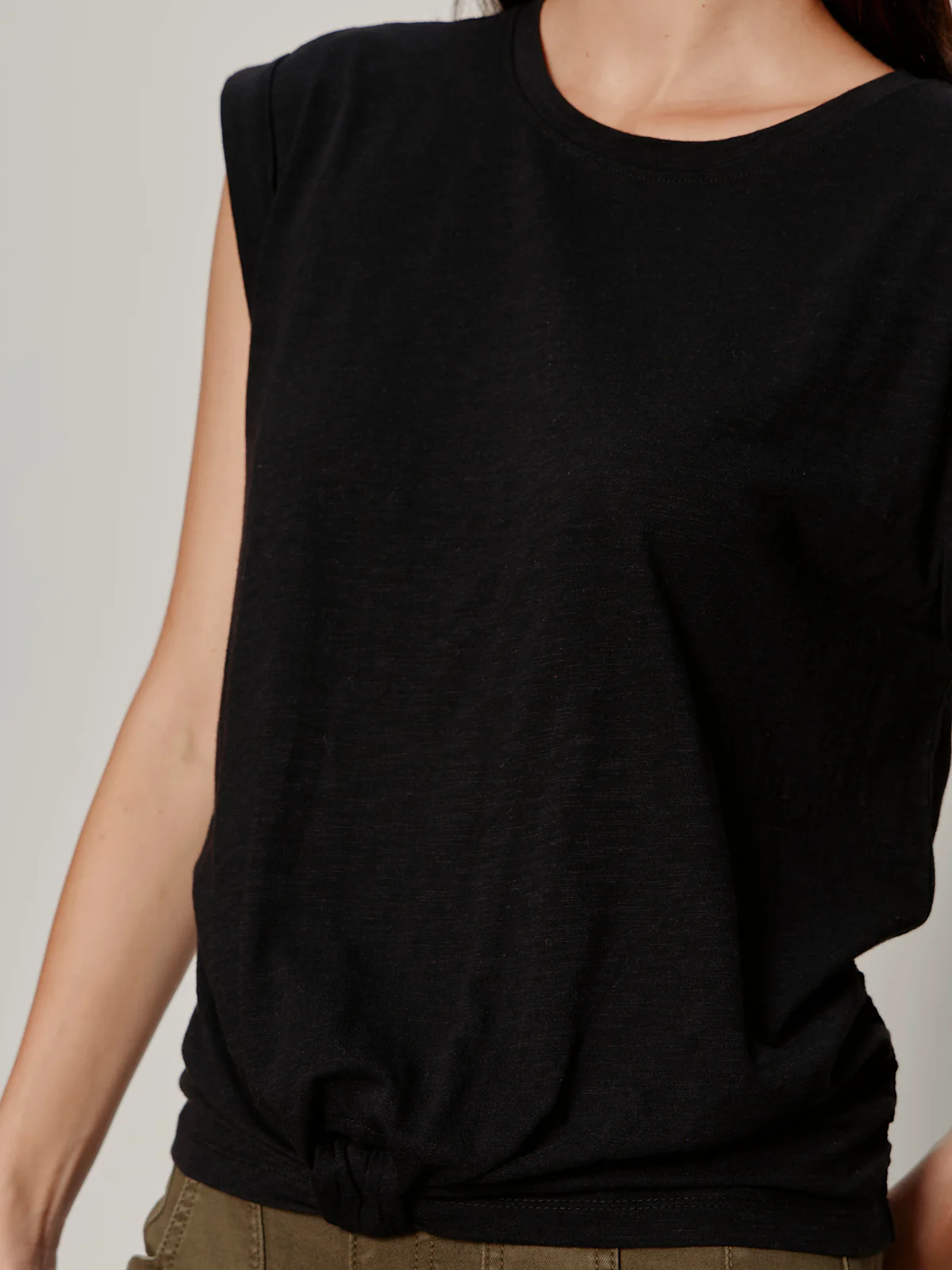 Knotted Muscle Tee Black - Image 4