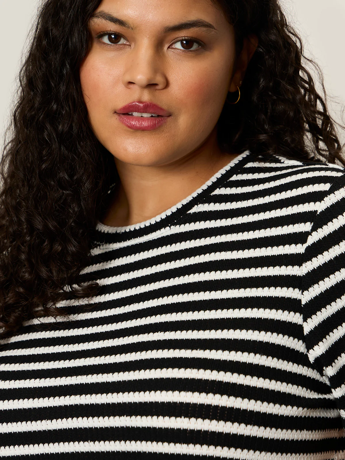 Perfect Textured Tee Black/Chalk Stripe Extended Sizing - Image 4