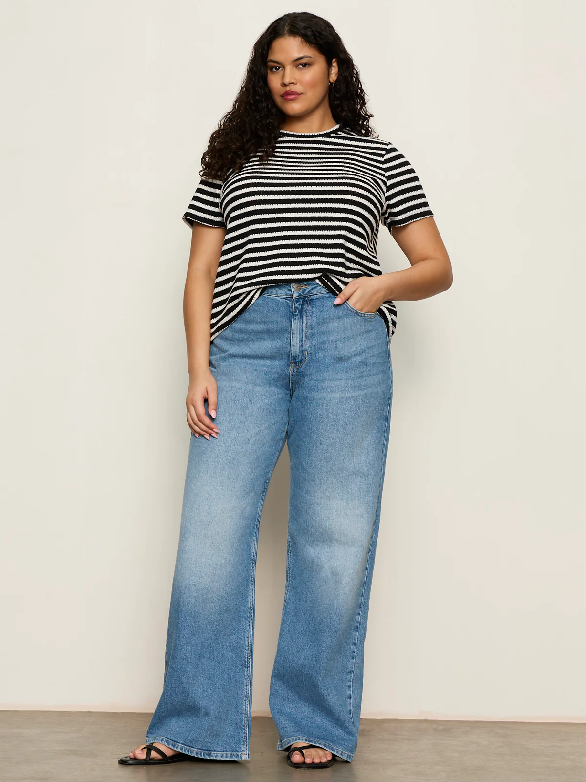 Perfect Textured Tee Black/Chalk Stripe Extended Sizing - Image 5