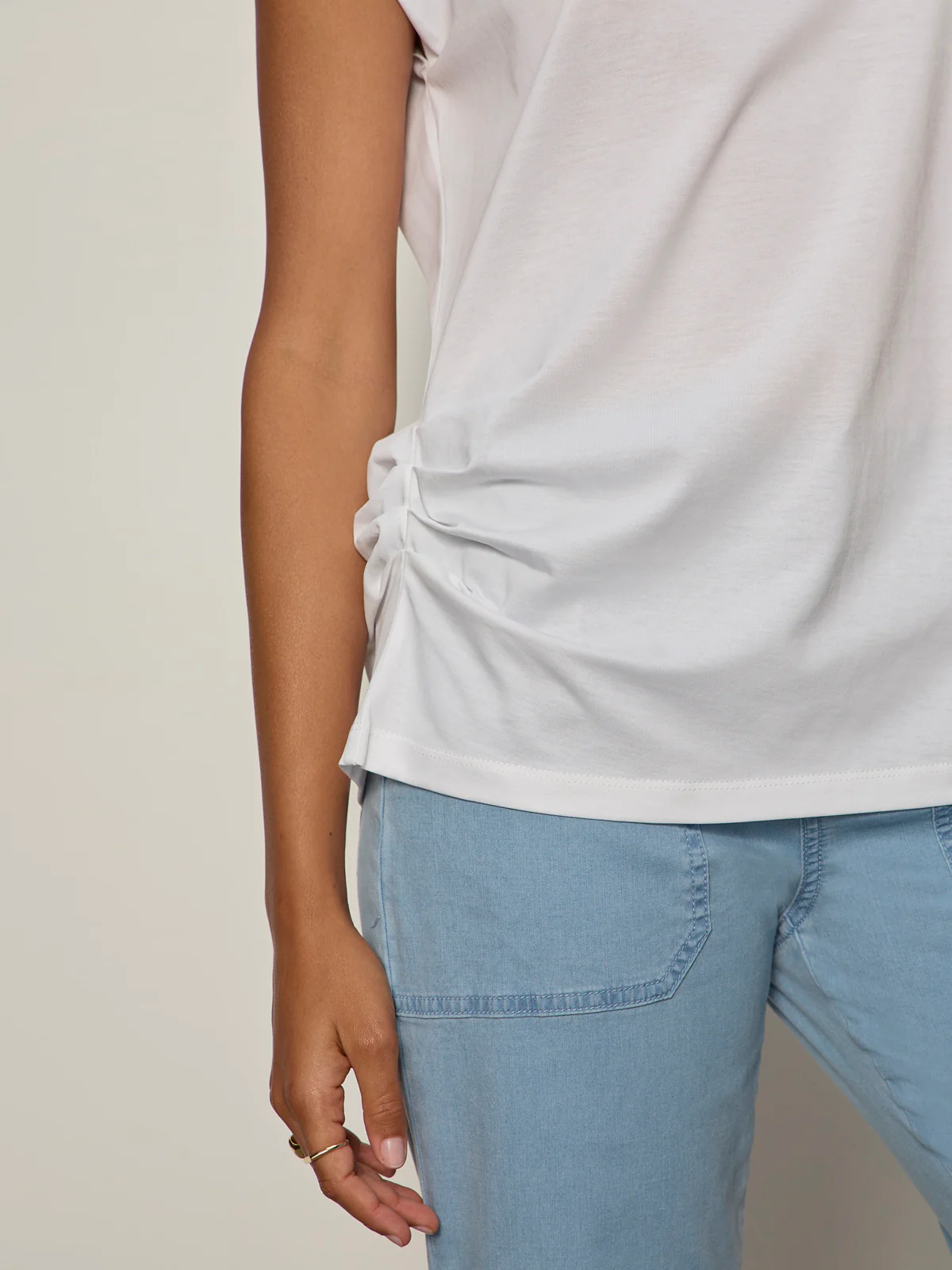 Pleated Muscle Tee White - Image 4