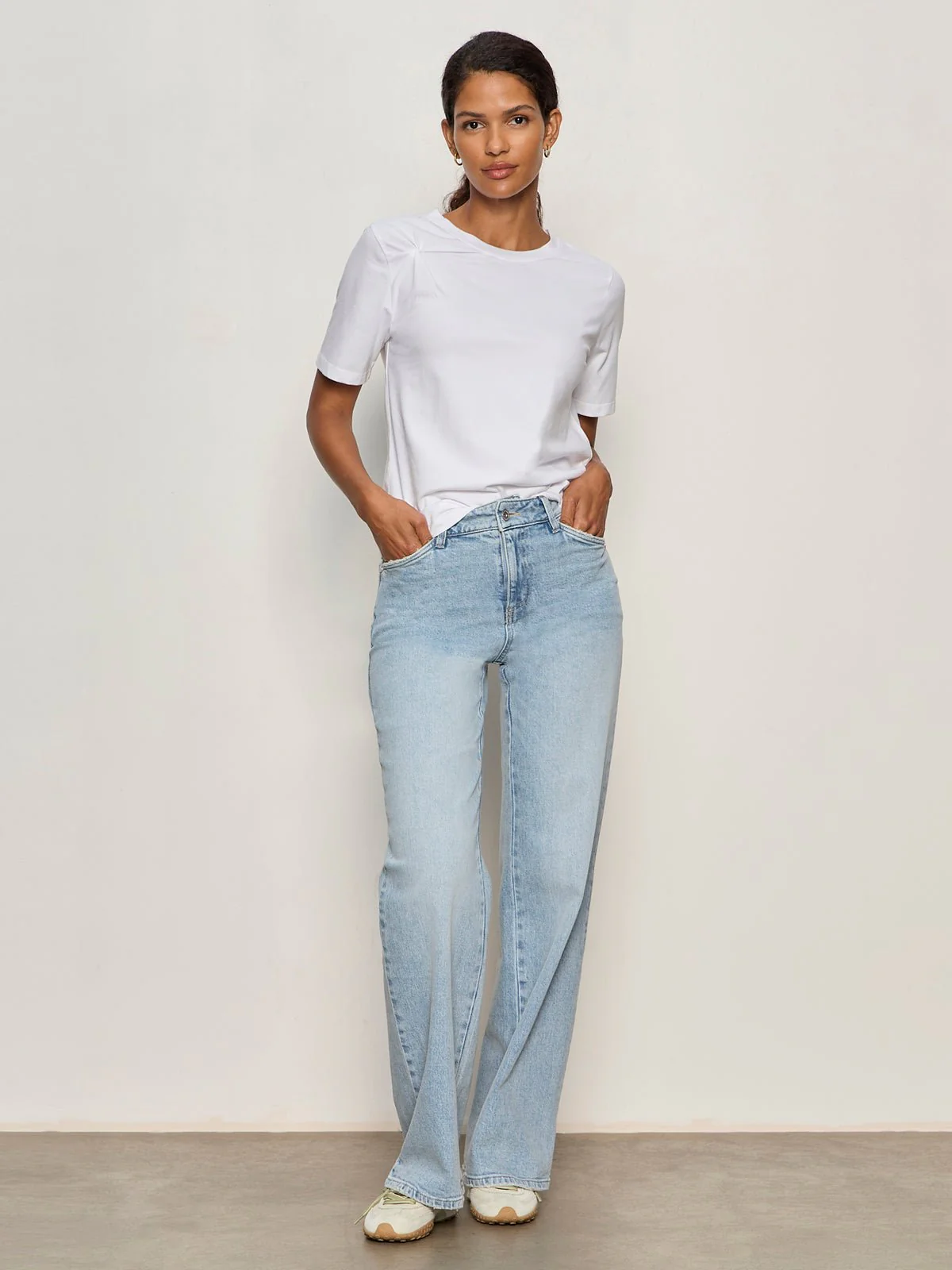 Soft Twist Tee White - Image 5