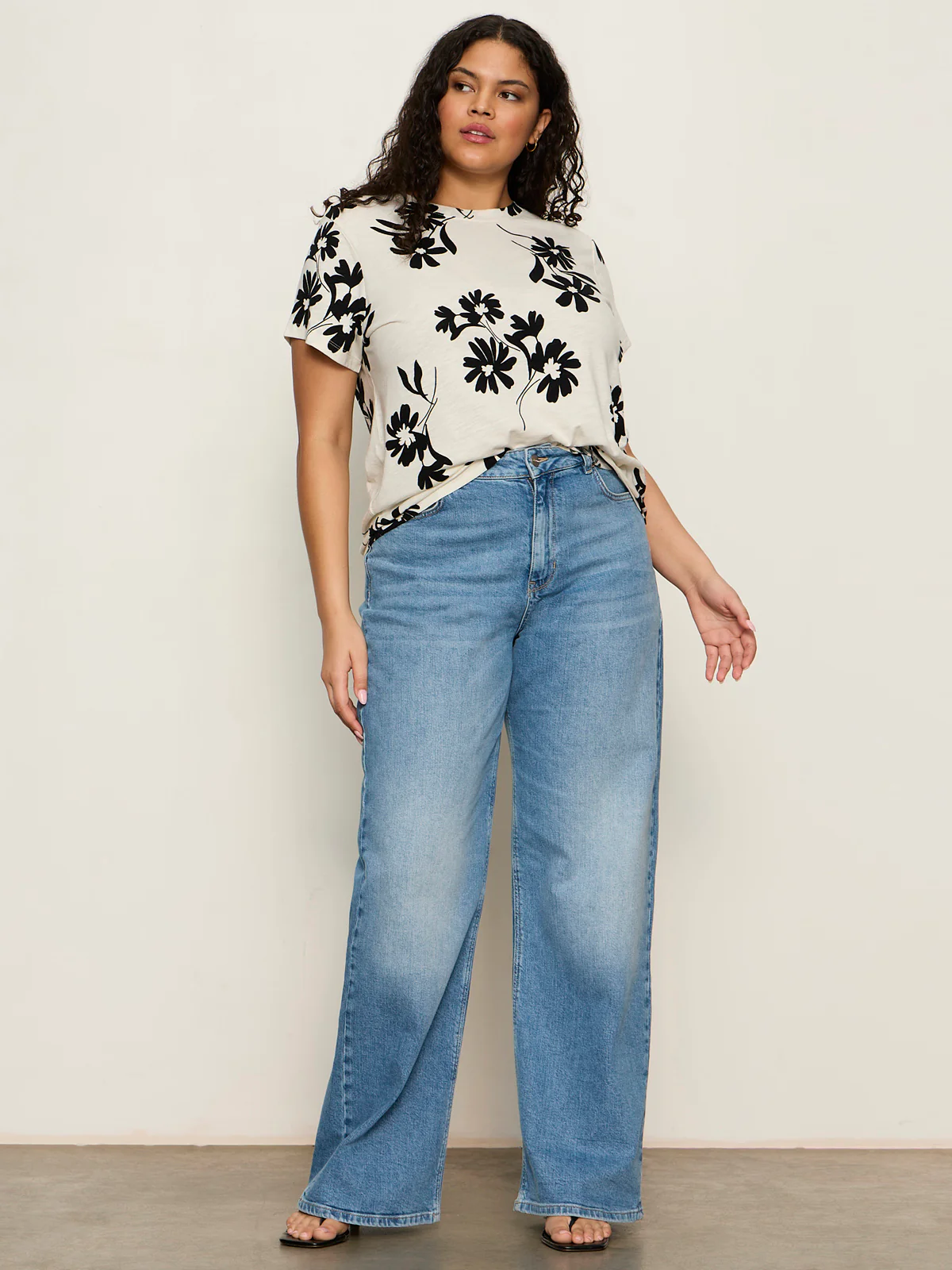 The Perfect Tee Chalk Bloom Extended Sizing - Image 5