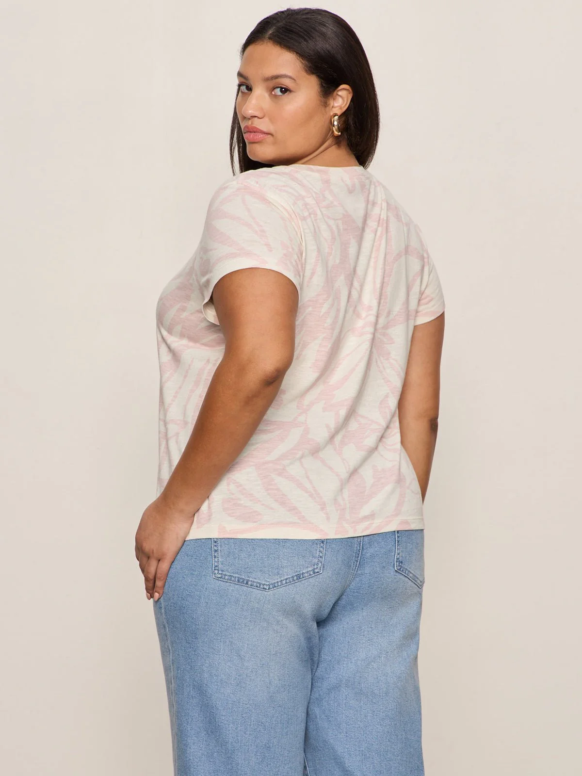 The Perfect Tee Rose Vine Extended Sizing - Image 3